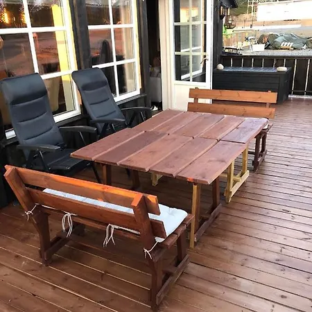 Sanderstolen Hotell فندق *